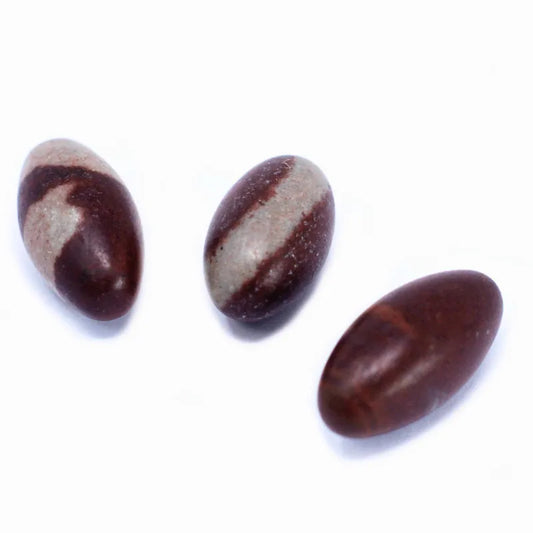 3 Pierre Shiva Lingam polie, en forme ovale, dimensions : environ 3,5x1,5cm.