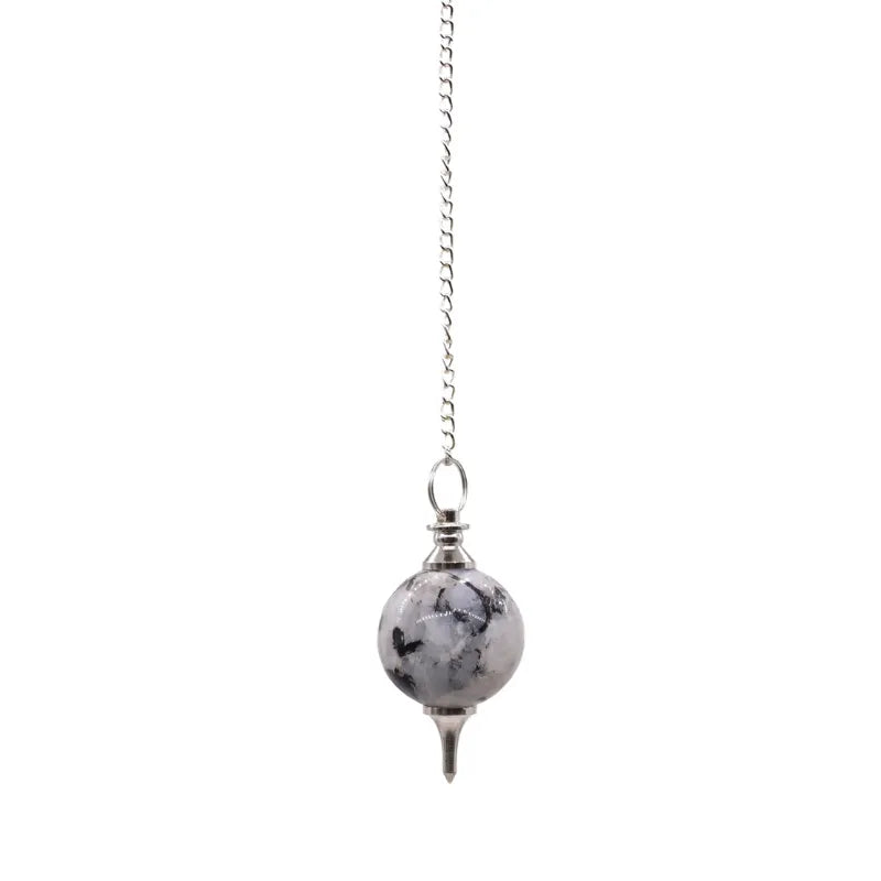 Pendule en pierre de lune naturelle, parfait pour l'équilibre émotionnel et les pratiques spirituelles.