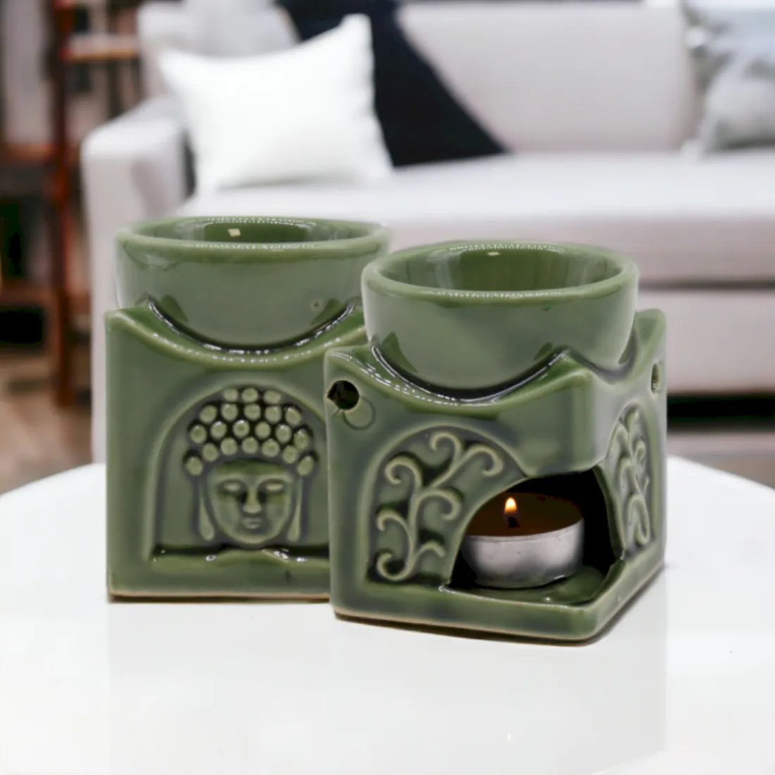 brule encens avec bougie chauffe plat vernis avec motif de Bouddha
