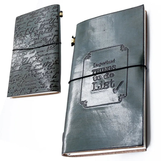 Journal de Bord en cuir veritable, avec motif en relief To Do List. Photo originale