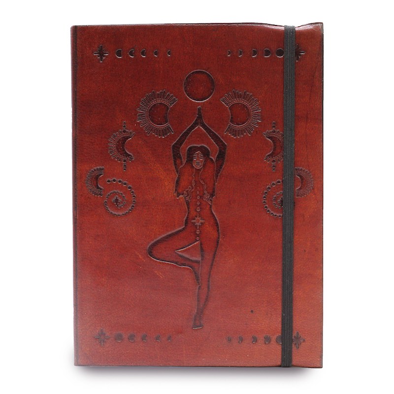 carnet en cuir tanné végétal avec gravure de déesse cosmique