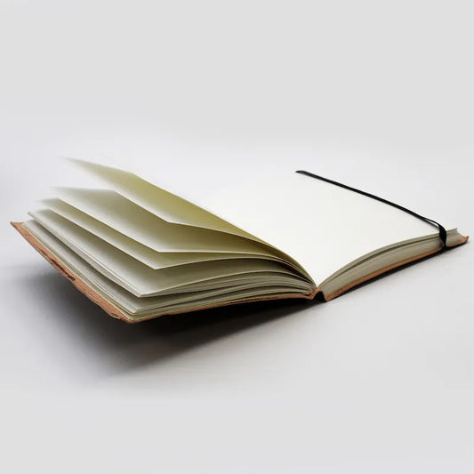 Carnet en cuir tanné végétal Pages non lignées et sangle de fermeture