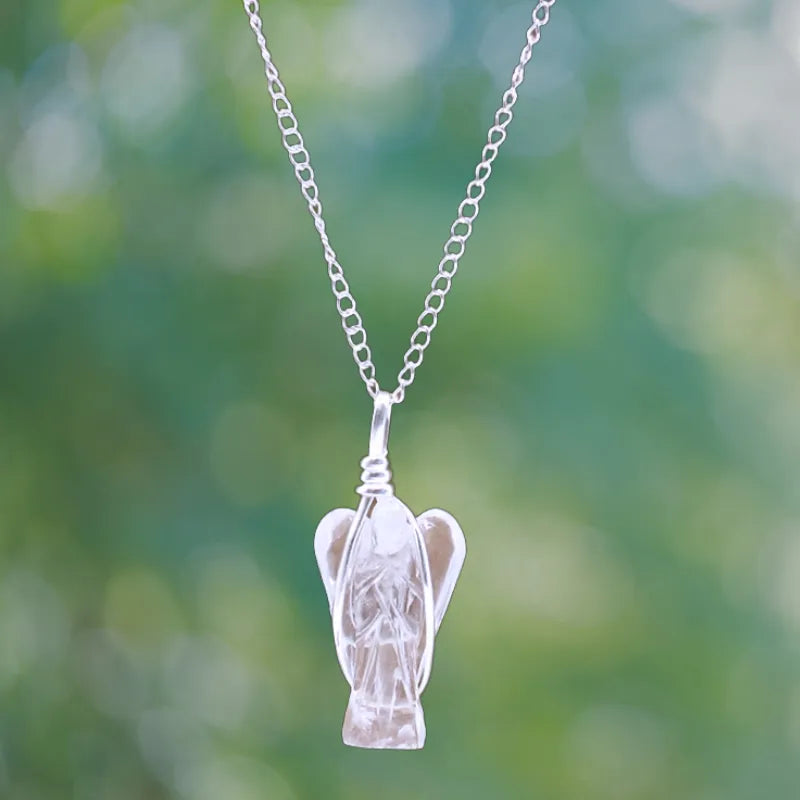 pendentif ange pierre naturelle : cristal de roche, avec chaine de cou
