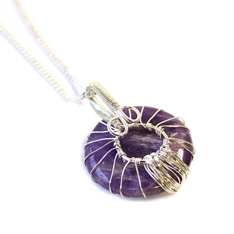 dos du pendentif en pierre polie d'amethyste, finition anti-accroche