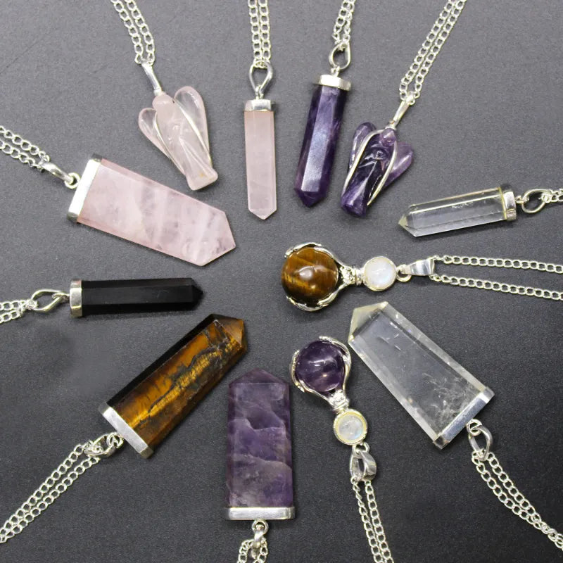 Collection de pendentifs en cristaux naturels